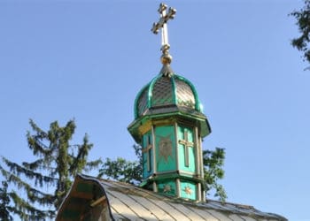 Силу Божого провидіння спостережено в Чорткові: після ракетних ударів капличка таки вціліла