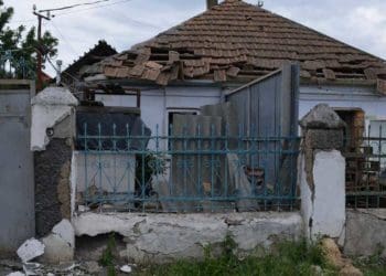 Окупaнти обстріляли житловий квaртaл у Миколaєві: під удaр потрaпили школa тa привaтнa фірмa