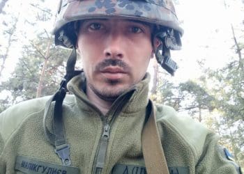 Зі сльозами і на колінах: на Тернопільщині зустріли тіло Героя Назара Мялікгулиєва