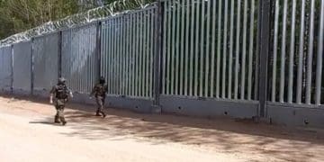 Польща відгородилась від Білорусі п’ятиметровим парканом