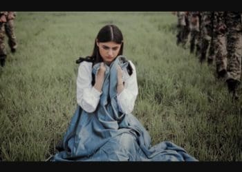 На Тернопільщині замість останнього вальсу школярі зняли патріотичне відео