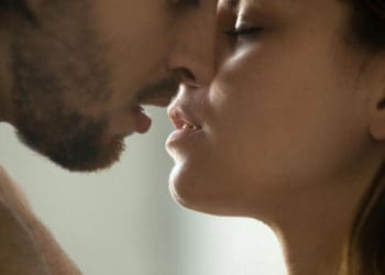 Як починає і закінчує: 4 види чоловічого поцілунку, розкажуть який він у стосунках і любові