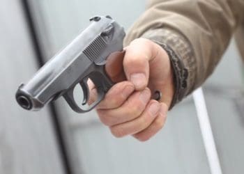 Власник одного із домогосподарств на Кременеччині залякував газовика предметом, схожим на пістолет