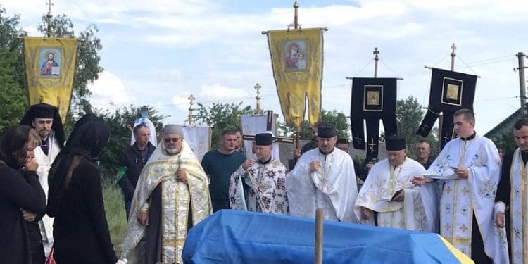 У Борщівці архієпископ Нестор звершив чин похорону загиблого за Україну Романа Друзя