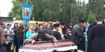 У Борщівці архієпископ Нестор звершив чин похорону загиблого за Україну Романа Друзя