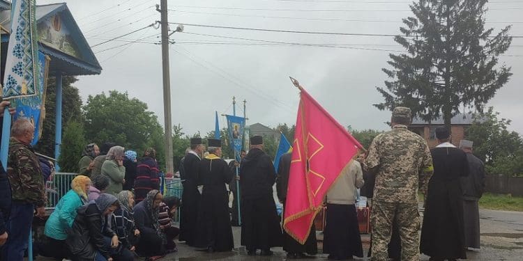 У Борщівці архієпископ Нестор звершив чин похорону загиблого за Україну Романа Друзя