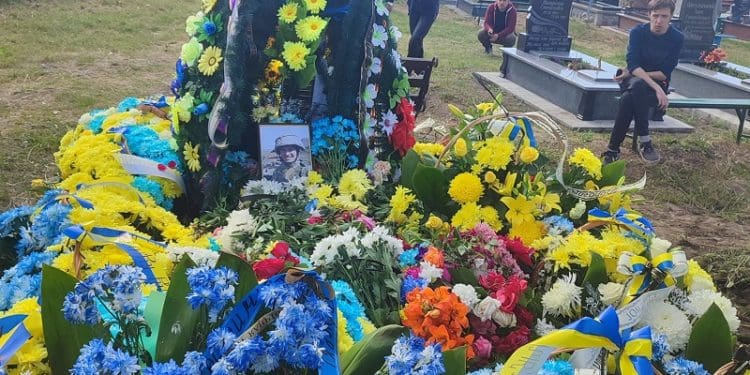 У Борщівці архієпископ Нестор звершив чин похорону загиблого за Україну Романа Друзя