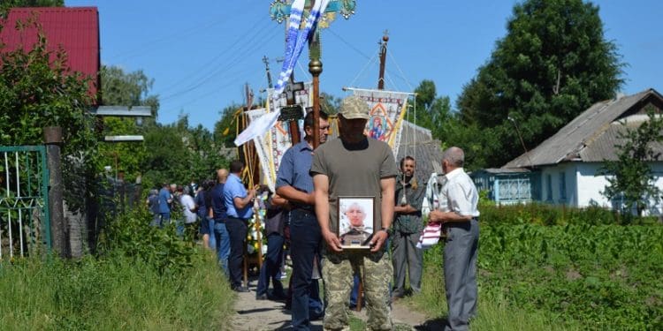 Архієрей звершив чин похорону загиблого за Україну Героя з Лановеччини Сергія Петровського