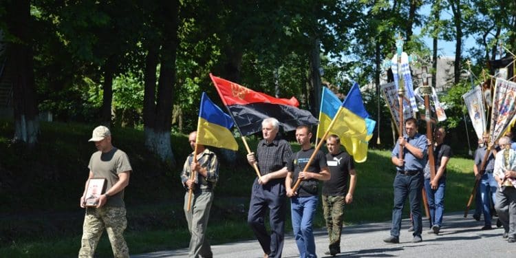 Архієрей звершив чин похорону загиблого за Україну Героя з Лановеччини Сергія Петровського