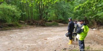 Усі троє загинули: на Бучаччині знайшли чоловіка та двох дівчаток, авто яких знесла річка
