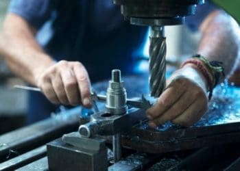 Робота є! На Тернопільщині потрібні слюсарі