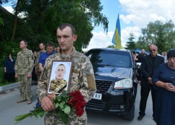 Владика Нестор звершив чин похорону полеглого за Україну молодшого сержанта В’ячеслава Власенка