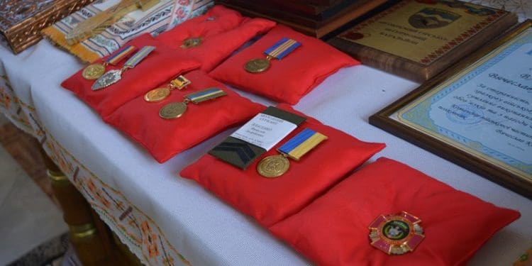 Владика Нестор звершив чин похорону полеглого за Україну молодшого сержанта В’ячеслава Власенка