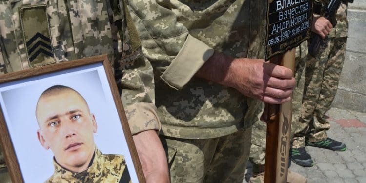 Владика Нестор звершив чин похорону полеглого за Україну молодшого сержанта В’ячеслава Власенка