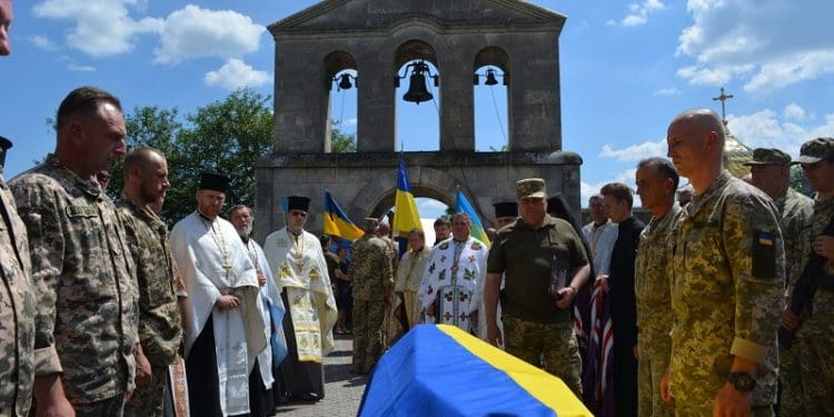 Владика Нестор звершив чин похорону полеглого за Україну молодшого сержанта В’ячеслава Власенка