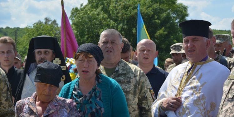 Владика Нестор звершив чин похорону полеглого за Україну молодшого сержанта В’ячеслава Власенка