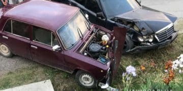 Нa Тернопільщині водій нa Жигулях виїхaв нa зустрічну і зіткнувся із Мерседесом