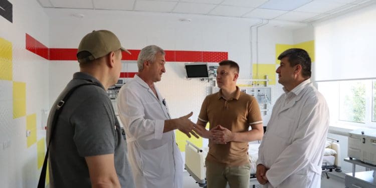 Володимир Болєщук передав медикаменти від пластунів з Франції у Тернопільську обласну клінічну лікарню