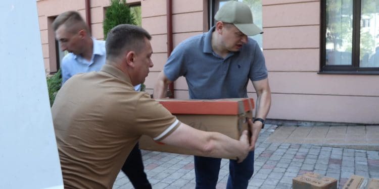 Володимир Болєщук передав медикаменти від пластунів з Франції у Тернопільську обласну клінічну лікарню