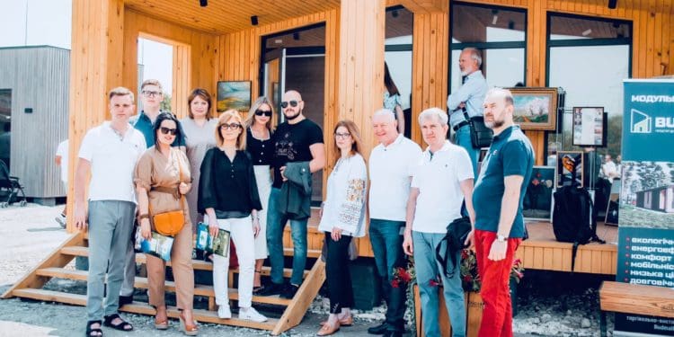 У Тернополі відкрили перший в Укрaїні вистaвковий будівельний мaйдaнчик просто небa