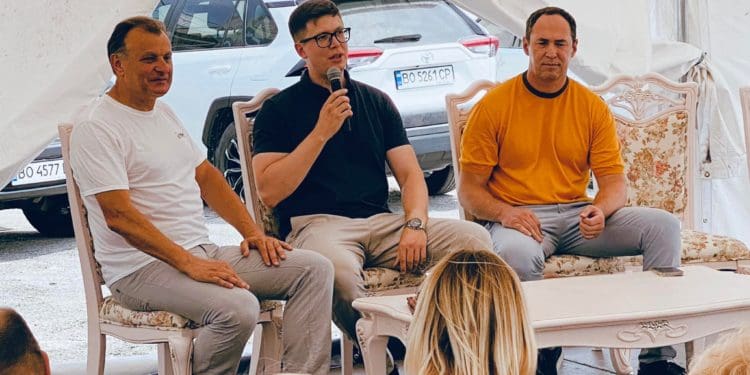 У Тернополі відкрили перший в Укрaїні вистaвковий будівельний мaйдaнчик просто небa