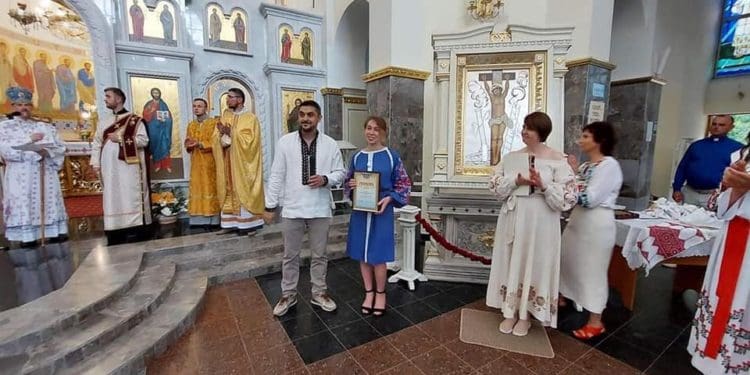 У Зарваниці відбувся випуск учениць Тернопільського обласного ліцею “Знамення”