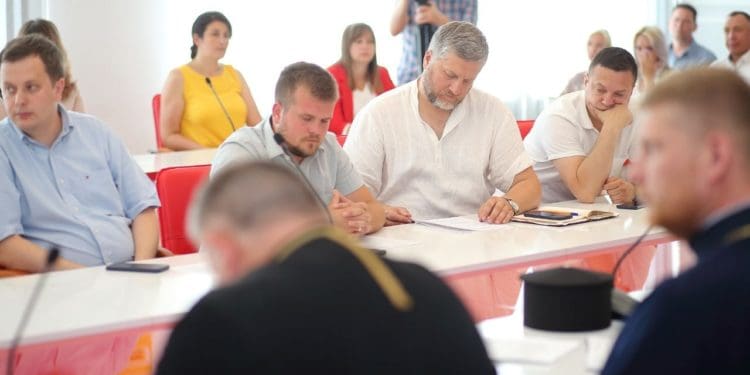 У Тернопільській облраді обговорили, як громадам правильно перейти до ПЦУ