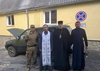 Архієпископ у Тернополі освятив авто для захисників