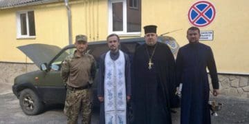 Архієпископ у Тернополі освятив авто для захисників