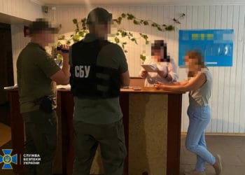 СБУ викрила ділків, які намагалися «нажитися» на переселенцях: вимагали оплату за надане безкоштовне житло