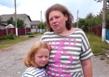 Переселенка з Харкова, яка знайшла прихисток на Тернопіллі, половину зарплати віддає на волонтерство (відео)