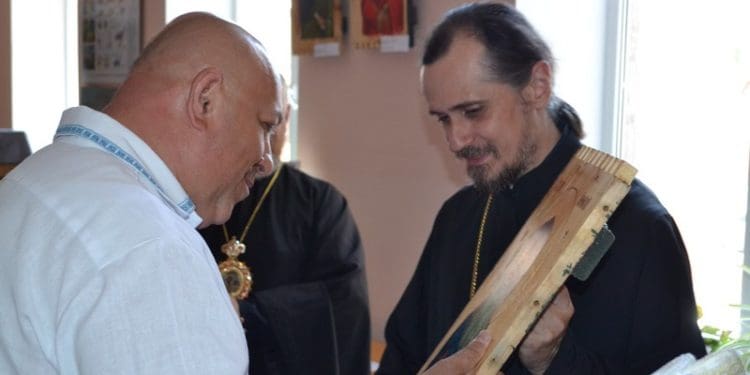 На благодійній виставці-аукціоні у Тернопільському кооперативному збирали гроші на допомогу військовим