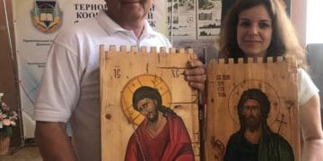 На благодійній виставці-аукціоні у Тернопільському кооперативному збирали гроші на допомогу військовим