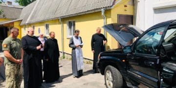 Владика Нестор освятив авто для 45-ї бригади