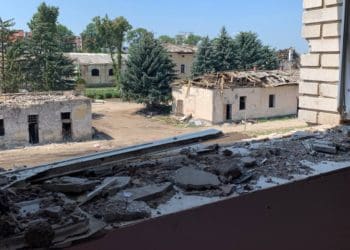 На Тернопільщині мешканці зруйнованих ракетами будинків шукають гроші на ремонти