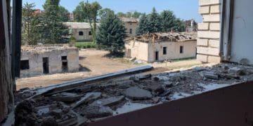 На Тернопільщині мешканці зруйнованих ракетами будинків шукають гроші на ремонти