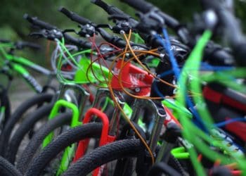 4 тернопільські священники 2,5 години їхали на велосипедах, щоб відслужити молебень за захисників