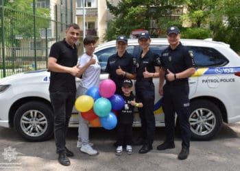 Сюрприз у день народження: 4-річного Сашка з Тернополя привітали патрульні