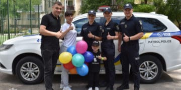 Сюрприз у день народження: 4-річного Сашка з Тернополя привітали патрульні