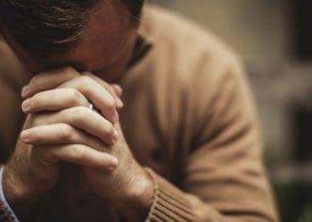 Чи є спеціальні молитви в час війни. Відповідь священника