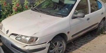 З центру Тернополя заберуть автомобіль, у якому жив безхатько