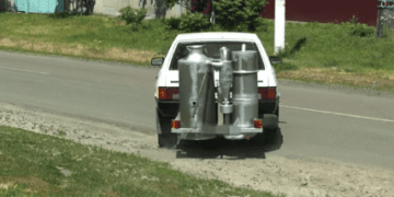 Українець перевів своє легкове авто на дрова