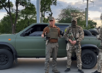 Голова Тернопільської облради відвіз на передову “Бандеромобіль” та обладнання для захисників (відео)