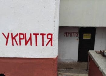 На вхідних дверях крамниць, барів та ресторанів з’явиться інформація про найближчі укриття