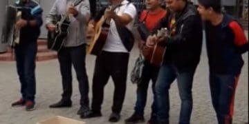 На автовокзалі в Тернополі роми влаштували справжній музичний перфоменс