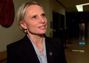 “Зеленський повинен розв’язати цю проблему”: Спартц перерахувала звинувачення проти Єрмака