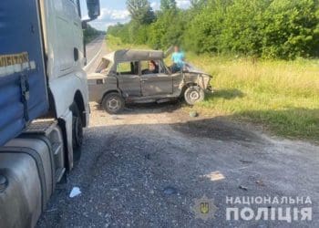 “Влетілів” у вантажівку: п’яний водій спричинив аварію на Кременеччині