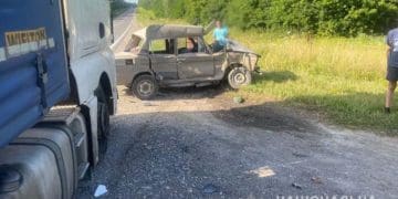 “Влетілів” у вантажівку: п’яний водій спричинив аварію на Кременеччині