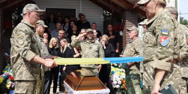 «Чекають на небі»: під час похорону загиблого Героя на Тернопільщині помітили знак згори