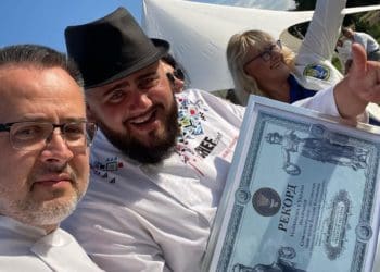 Рекорд: на Тернопільщині спекли найбільшу в Україні паляницю